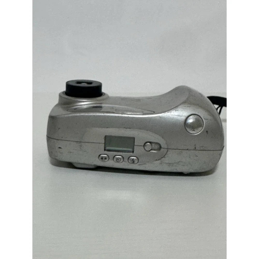 HP Photosmart 612 Digital Camera Silver, Auto Focus, 2.31MP, 2X Zoom For Parts